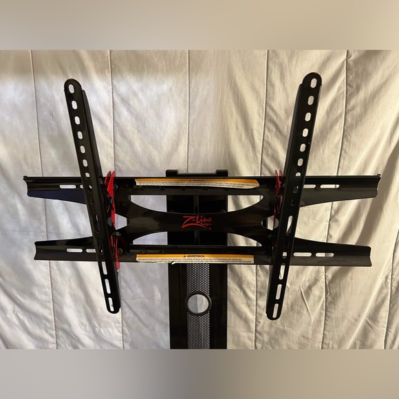 Selling because I have a new born baby on the way need space in room - Picture 2 of 4